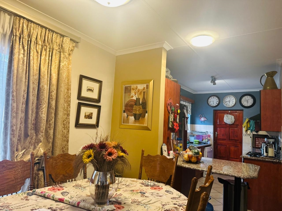 To Let 3 Bedroom Property for Rent in Hillside Free State